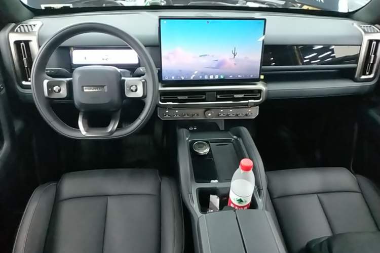 Used Chery Fengyun Fulwin X3L 2025 Model 205 All-Wheel Drive High-Energy Edition Center Console