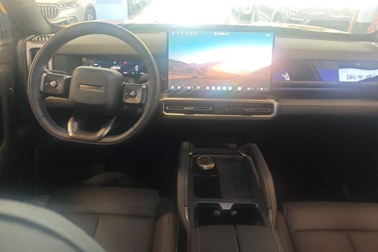 Used Chery Fengyun Fulwin X3L 2025 Model 205 All-Wheel Drive High-Energy Edition Center Console