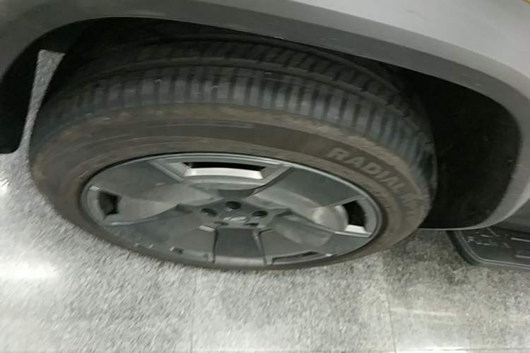 Used Chery Fengyun Fulwin X3L 2025 Model 205 All-Wheel Drive High-Energy Edition Left Front Wheel Hub