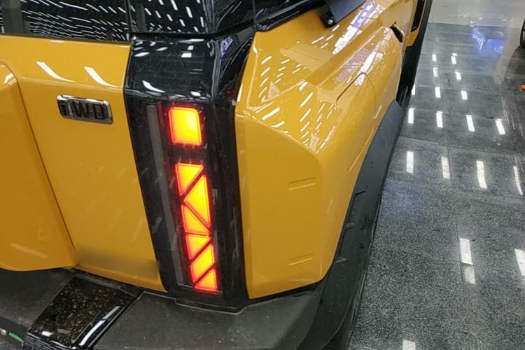 Used Chery Fengyun Fulwin X3L 2025 Model 205 All-Wheel Drive High-Energy Edition Right Rear Taillight