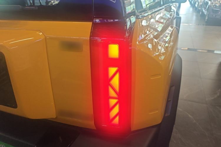 Used Chery Fengyun Fulwin X3L 2025 Model 205 All-Wheel Drive High-Energy Edition Right Rear Taillight