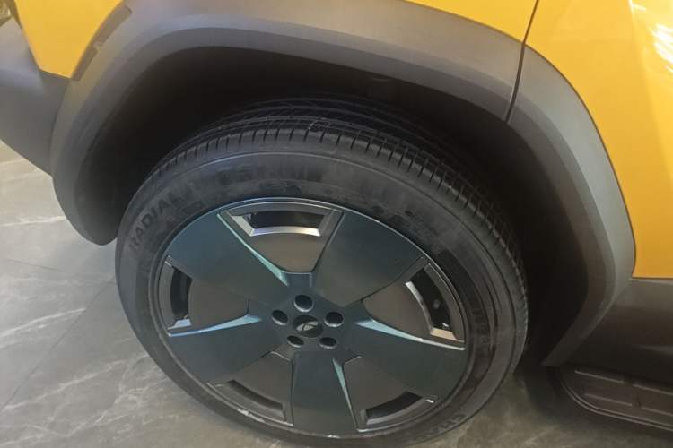 Used Chery Fengyun Fulwin X3L 2025 Model 205 All-Wheel Drive High-Energy Edition Right Rear Wheel Hub