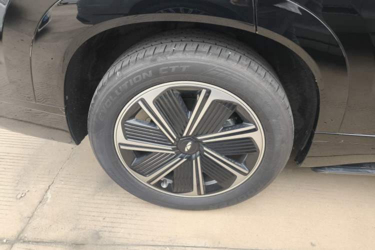 Used Chery Fengyun T10 2024 210 Luxury Edition Right Rear Wheel Hub