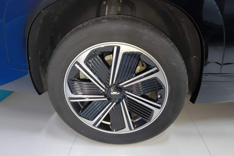 Used Chery Fengyun T10 2024 210 Luxury Edition Right Rear Wheel Hub