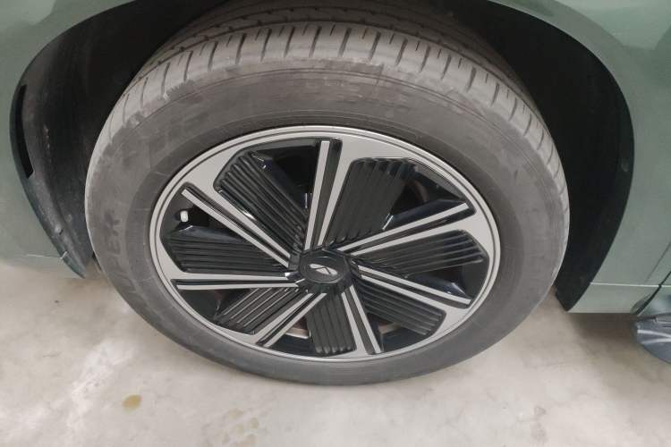 Used Chery Fengyun T10 2024 210 Luxury Edition Left Front Wheel Hub