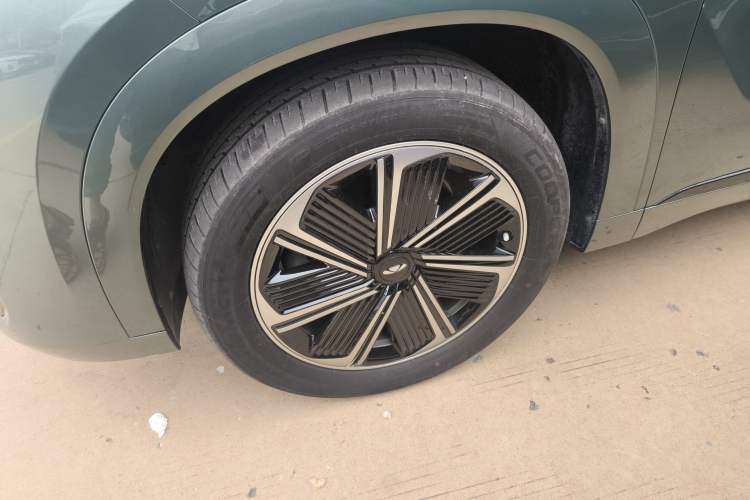 Used Chery Fengyun T10 2024 210 Luxury Edition Left Front Wheel Hub