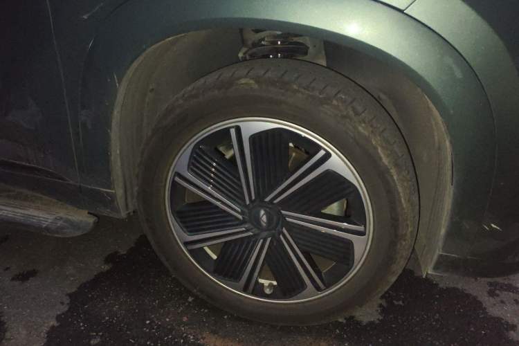 Used Chery Fengyun T10 2024 210 Luxury Edition Right Front Wheel Hub