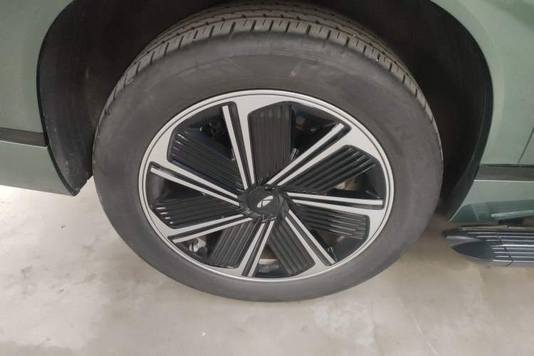 Used Chery Fengyun T10 2024 210 Luxury Edition Right Rear Wheel Hub