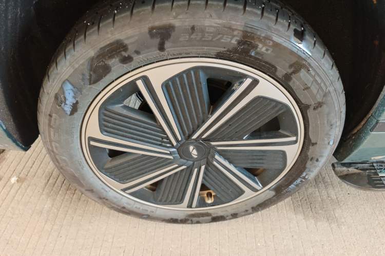 Used Chery Fengyun T10 2024 210 Luxury Edition Right Rear Wheel Hub