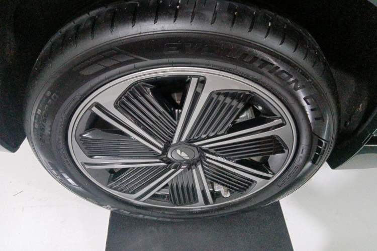 Used Chery Fengyun T10 2024 210 Luxury Edition Right Rear Wheel Hub
