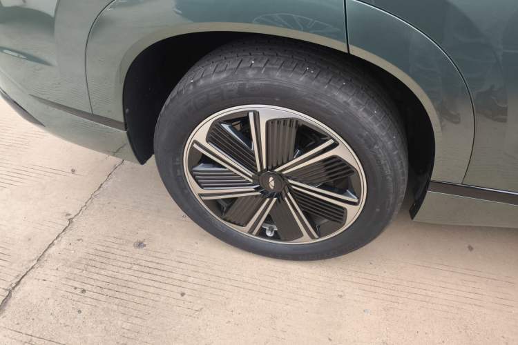 Used Chery Fengyun T10 2024 210 Luxury Edition Right Rear Wheel Hub