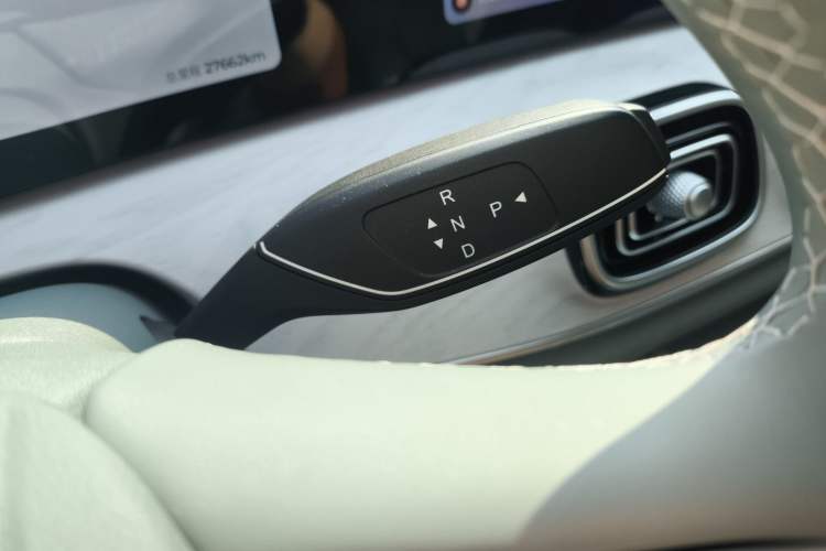 Used Chery Fengyun T10 2024 210 Luxury Edition Gear Lever