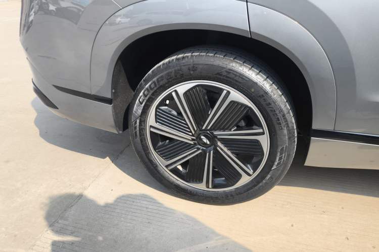 Used Chery Fengyun T10 2024 210 Luxury Edition Right Rear Wheel Hub