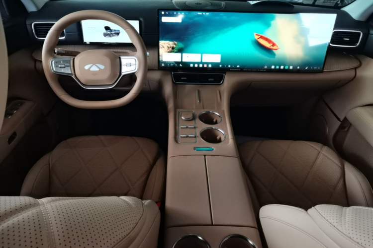 Used Chery Fengyun T11 2026 Model 220 Rear-Drive Dual IMAX Theater Edition Center Console