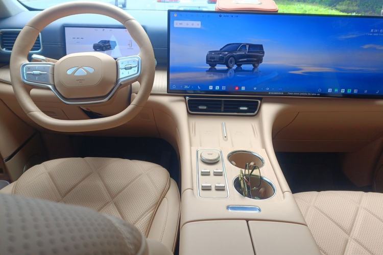 Used Chery Fengyun T11 2026 Model 220 Rear-Drive Dual IMAX Theater Edition Center Console