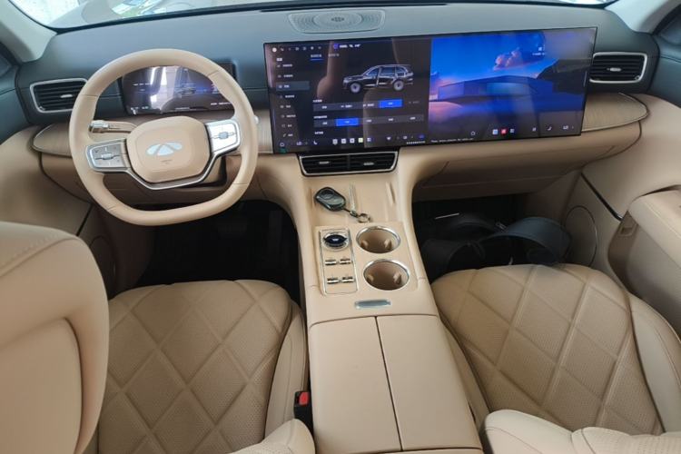 Used Chery Fengyun T11 2026 Model 220 All-Wheel Drive Dual IMAX Theater Edition Center Console