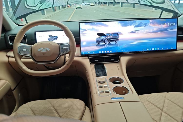 Used Chery Fengyun T11 2026 Model 220 Rear-Drive Dual IMAX Theater Edition Center Console