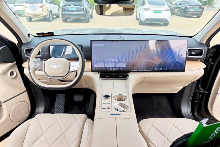 Used Chery Fengyun T11 2026 Model 220 All-Wheel Drive Family Fun Edition Center Console