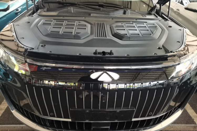 Used Chery Fengyun T11 2026 Model 220 Rear-Drive Dual IMAX Theater Edition Engine Bay