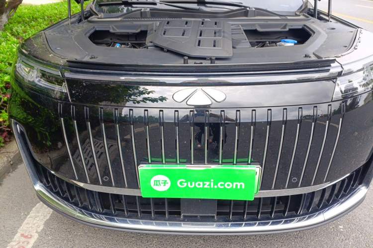 Used Chery Fengyun T11 2026 Model 220 Rear-Drive Dual IMAX Theater Edition Engine Bay