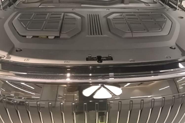 Used Chery Fengyun T11 2026 Model 220 All-Wheel Drive Family Fun Edition Engine Bay