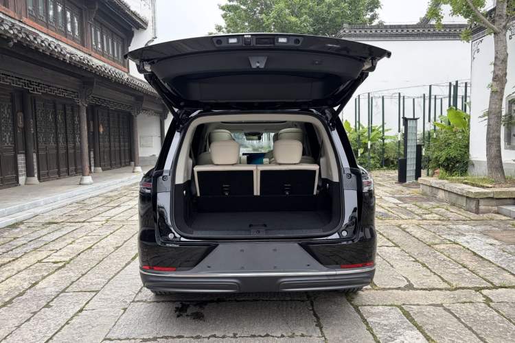 Used Chery Fengyun T11 2026 Model 220 All-Wheel Drive Family Fun Edition Exterior 8