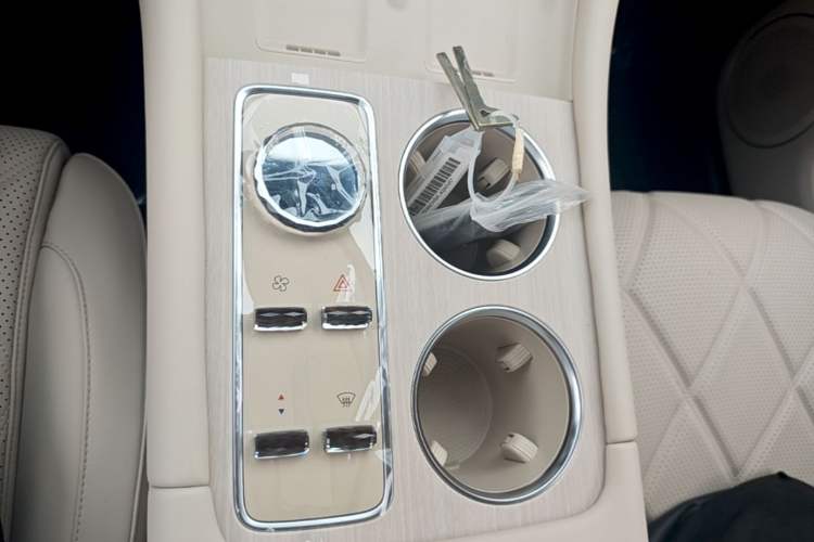 Used Chery Fengyun T11 2026 Model 220 All-Wheel Drive Family Fun Edition Gear Lever