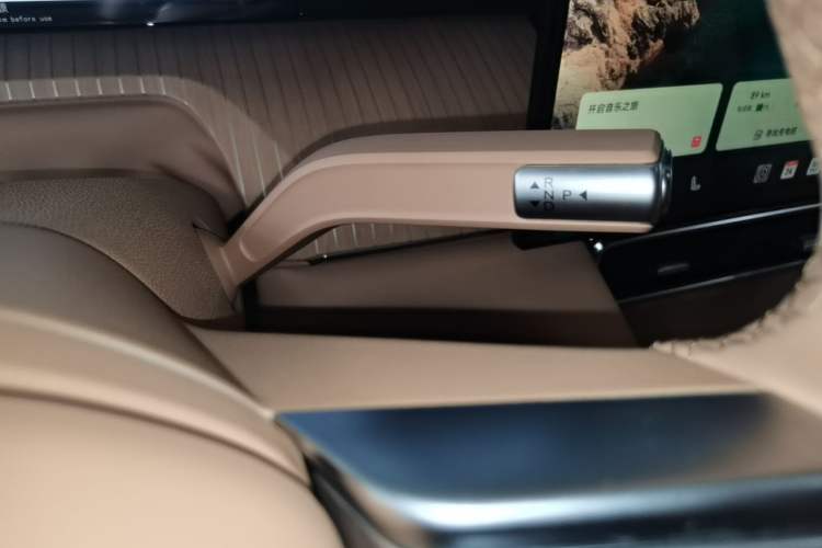 Used Chery Fengyun T11 2026 Model 220 Rear-Drive Dual IMAX Theater Edition Gear Lever