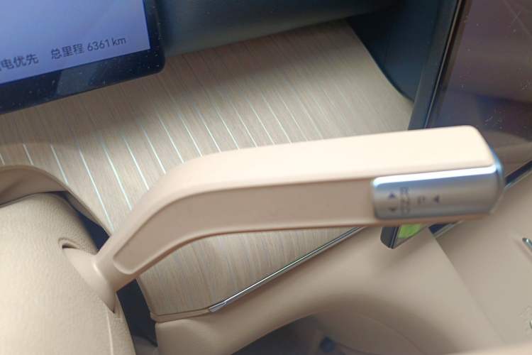 Used Chery Fengyun T11 2026 Model 220 Rear-Drive Dual IMAX Theater Edition Gear Lever