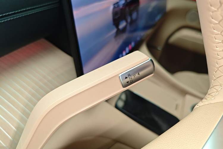 Used Chery Fengyun T11 2026 Model 220 Rear-Drive Dual IMAX Theater Edition Gear Lever