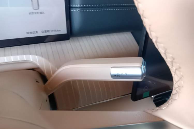 Used Chery Fengyun T11 2026 Model 220 All-Wheel Drive Family Fun Edition Gear Lever