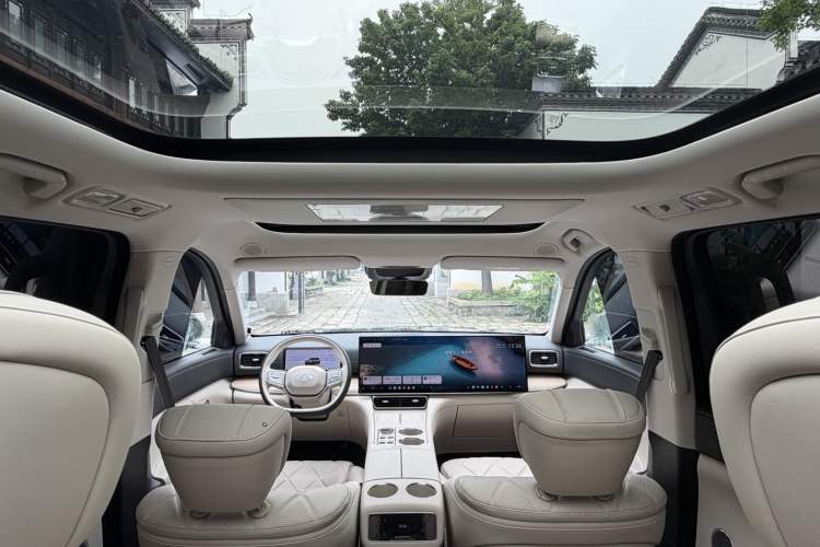Used Chery Fengyun T11 2026 Model 220 All-Wheel Drive Family Fun Edition Headliner