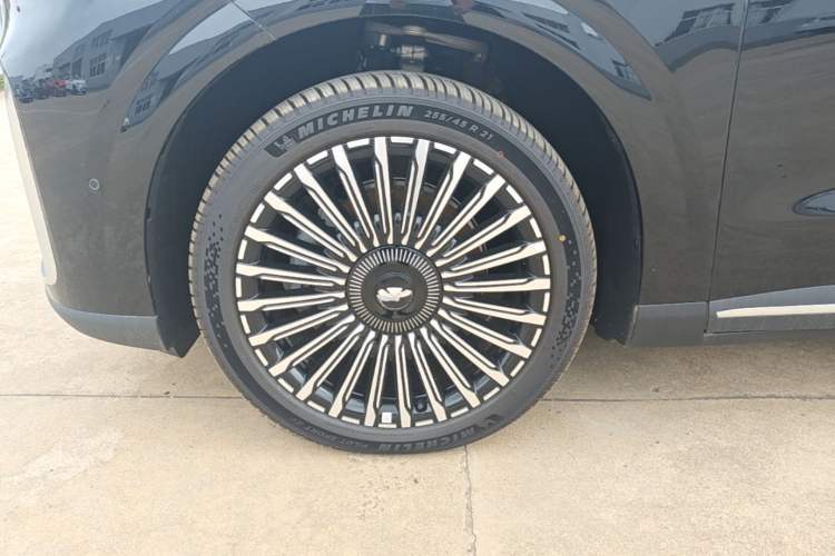 Used Chery Fengyun T11 2026 Model 220 All-Wheel Drive Family Fun Edition Left Front Wheel Hub
