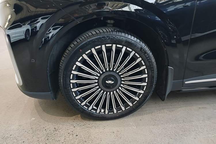 Used Chery Fengyun T11 2026 Model 220 All-Wheel Drive Family Fun Edition Left Front Wheel Hub
