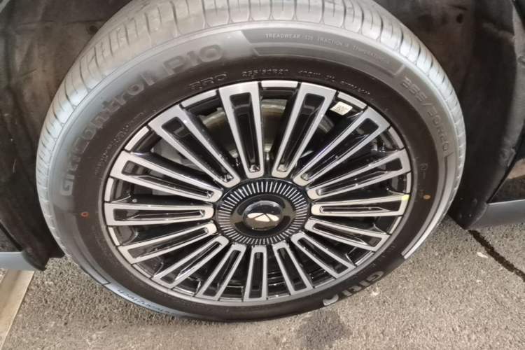 Used Chery Fengyun T11 2026 Model 220 Rear-Drive Dual IMAX Theater Edition Left Front Wheel Hub