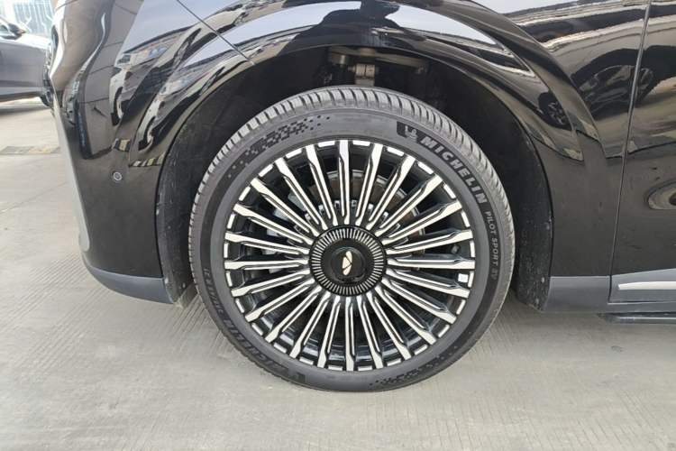 Used Chery Fengyun T11 2026 Model 220 All-Wheel Drive Dual IMAX Theater Edition Left Front Wheel Hub