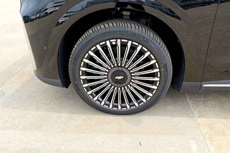 Used Chery Fengyun T11 2026 Model 220 All-Wheel Drive Family Fun Edition Left Front Wheel Hub