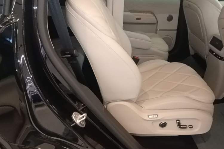 Used Chery Fengyun T11 2026 Model 220 All-Wheel Drive Family Fun Edition Left Rear Seat