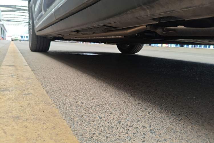 Used Chery Fengyun T11 2026 Model 220 Rear-Drive Dual IMAX Theater Edition Left Side Sill