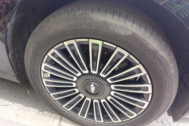 Used Chery Fengyun T11 2026 Model 220 Rear-Drive Dual IMAX Theater Edition Right Front Wheel Hub