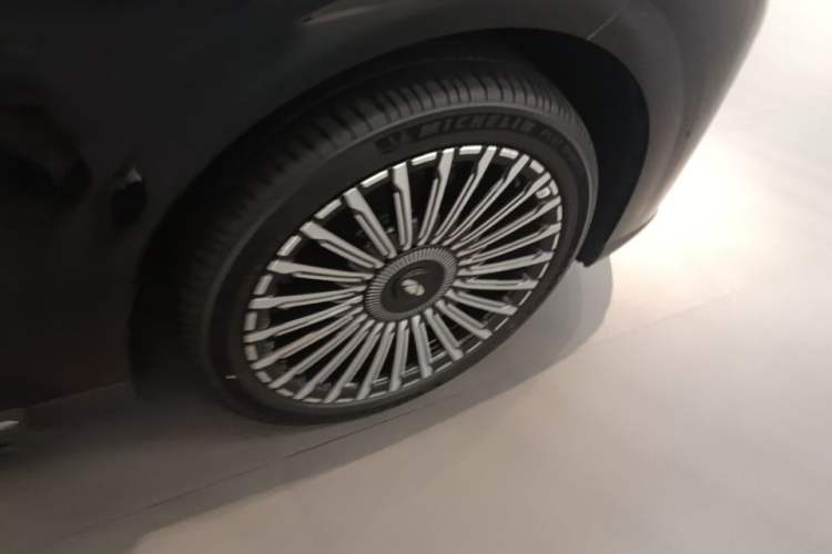 Used Chery Fengyun T11 2026 Model 220 All-Wheel Drive Family Fun Edition Right Front Wheel Hub
