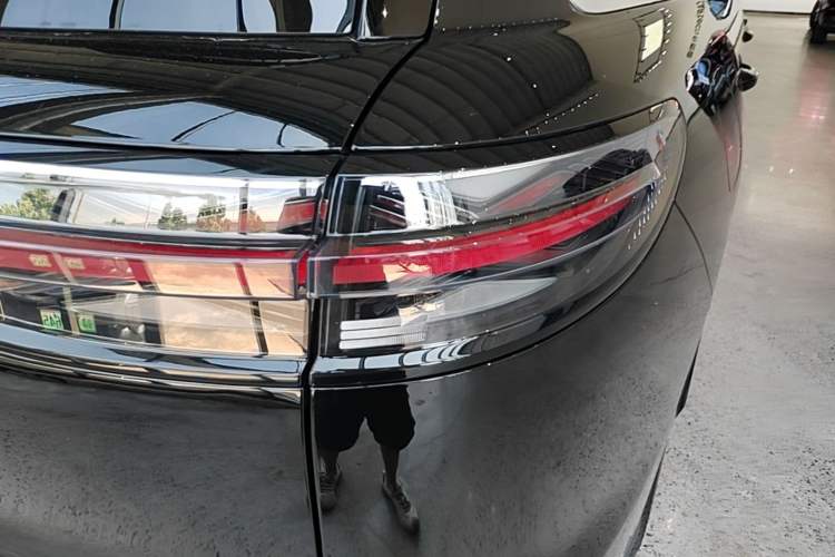 Used Chery Fengyun T11 2026 Model 220 All-Wheel Drive Family Fun Edition Right Rear Taillight