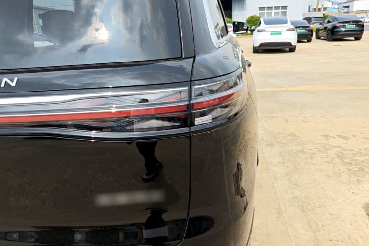 Used Chery Fengyun T11 2026 Model 220 All-Wheel Drive Family Fun Edition Right Rear Taillight
