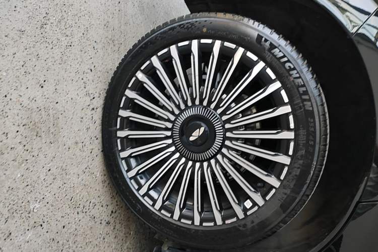 Used Chery Fengyun T11 2026 Model 220 All-Wheel Drive Family Fun Edition Right Rear Wheel Hub