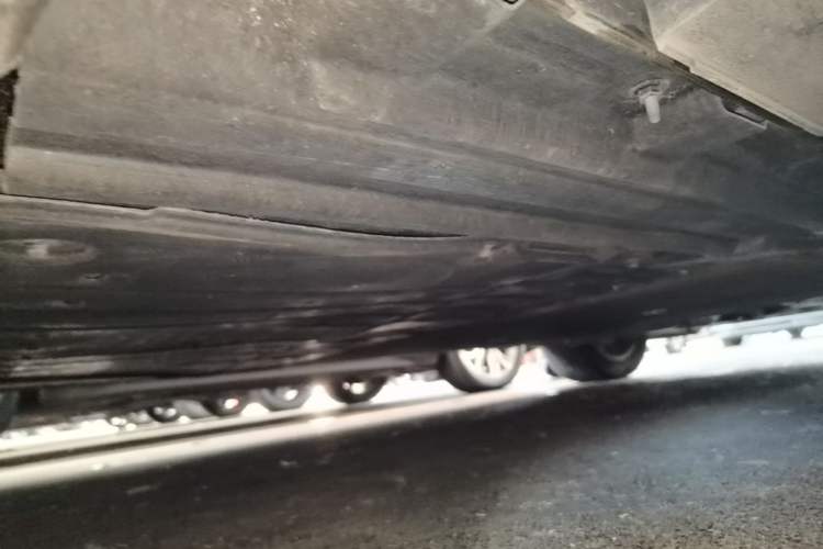 Used Chery Fengyun T11 2026 Model 220 Rear-Drive Dual IMAX Theater Edition Right Side Sill