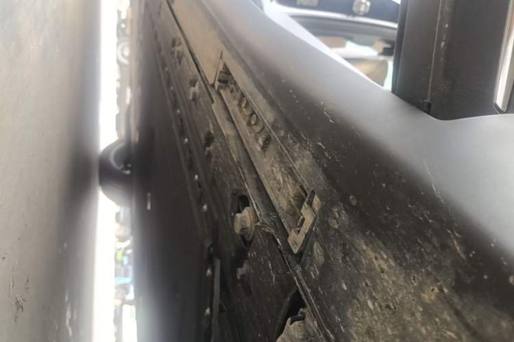 Used Chery Fengyun T11 2026 Model 220 All-Wheel Drive Family Fun Edition Right Side Sill