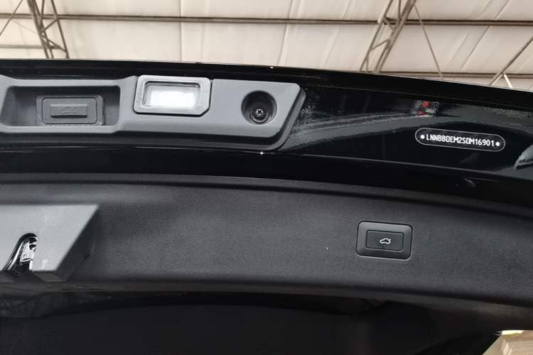 Used Chery Fengyun T11 2026 Model 220 Rear-Drive Dual IMAX Theater Edition Trunk
