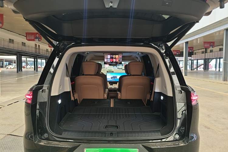 Used Chery Fengyun T11 2026 Model 220 Rear-Drive Dual IMAX Theater Edition Trunk