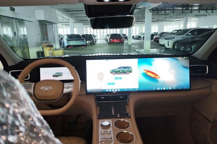 Used Chery Fengyun T11 2026 Model 220 All-Wheel Drive Dual IMAX Theater Edition Center Console