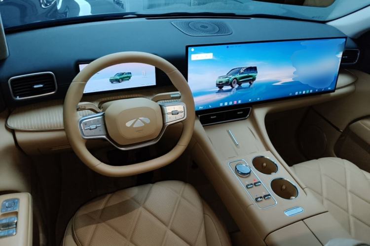 Used Chery Fengyun T11 2026 Model 220 All-Wheel Drive Dual IMAX Theater Edition Center Console